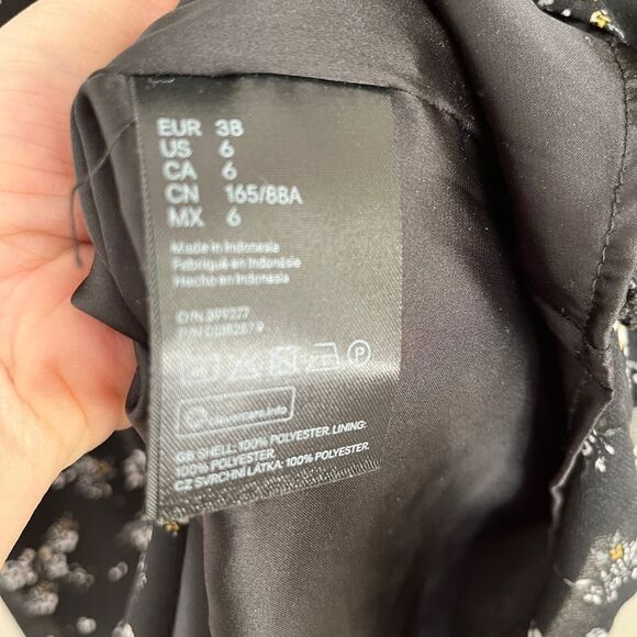 H&M Black Floral Short Sleeve Dress | Size 6 - Picture 6 of 9